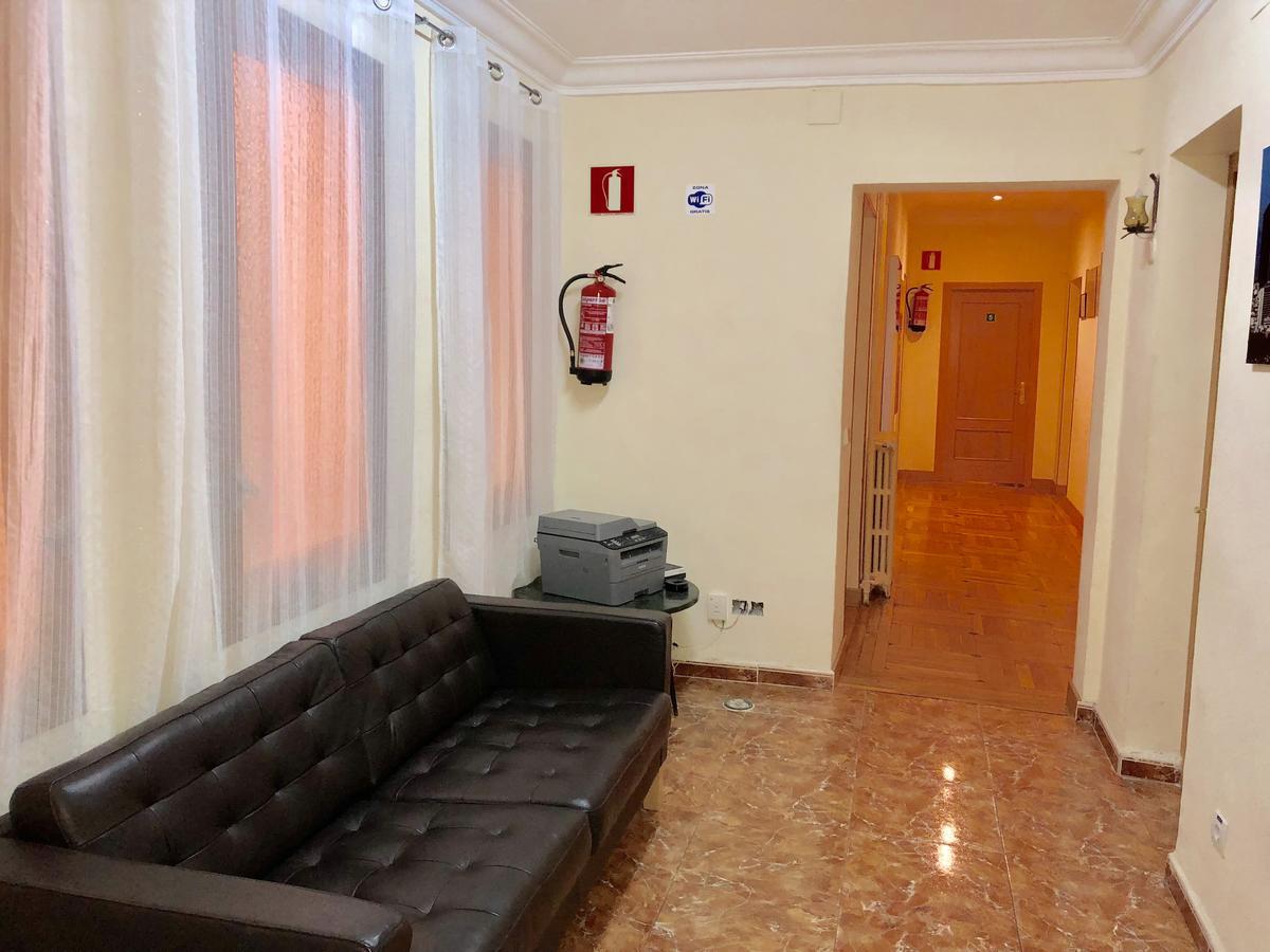 Hostal Arriaza Madrid Exterior photo